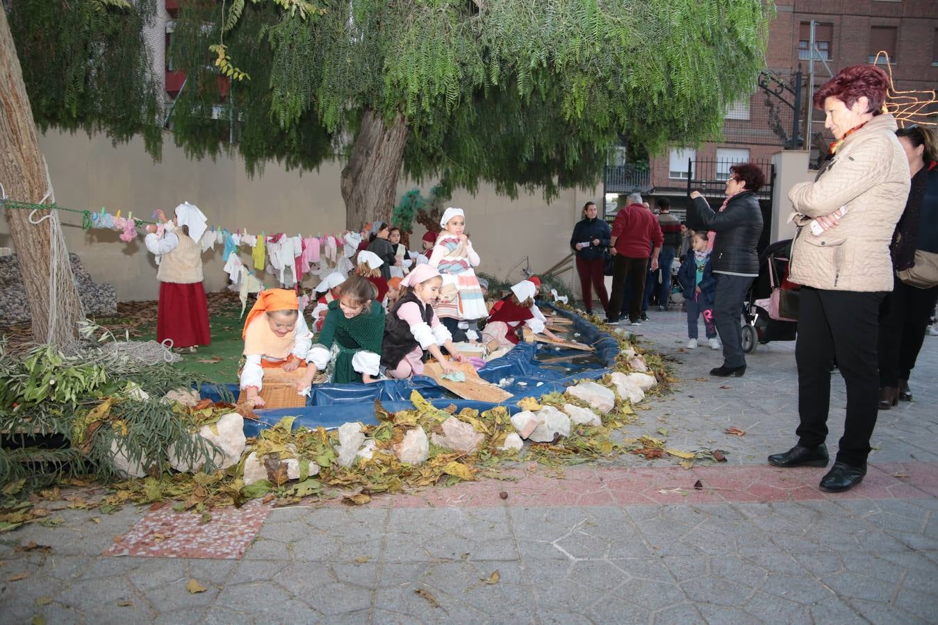 Unos cuatrocientos niños del colegio de San Francisco han recreado los principales pasajes del nacimiento de Jesús