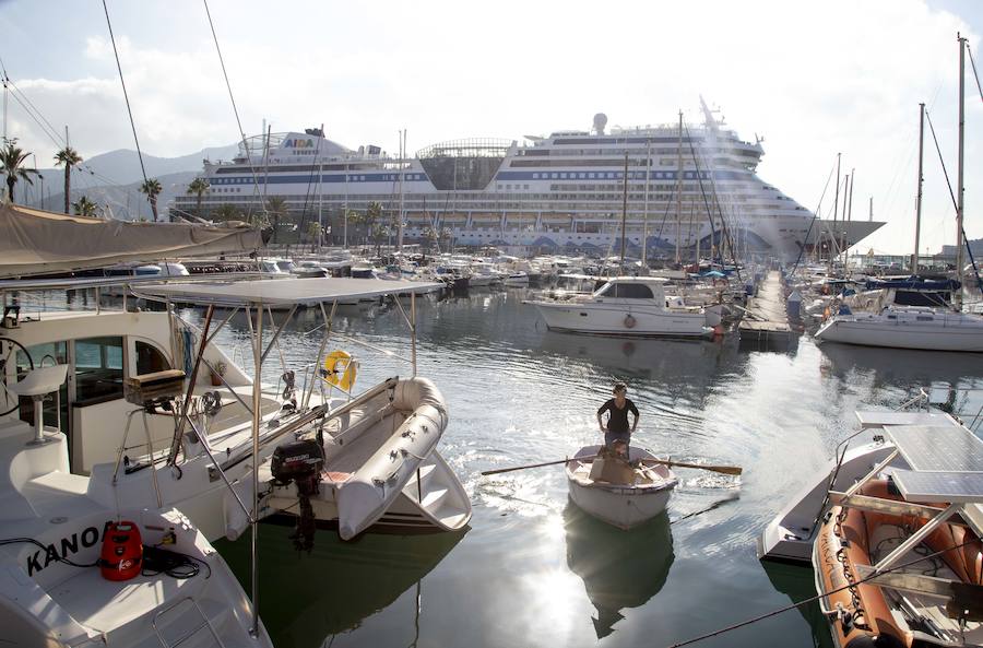 El buque Aidamar, perteneciente a la naviera alemana Aida Cruises, llegó procedente de Lisboa con más de 2.500 pasajero