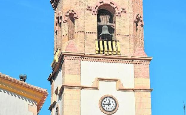 El reloj de la torre campanario del convento de las Huertas ha vuelto a funcionar y las campanas marcan ahora las horas.