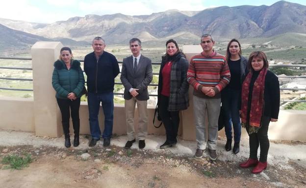 El consejero de Agua, Agricultura, Ganadería y Pesca, Miguel Ángel del Amor, durante su visita a las obras del nuevo parque ecoturístico en la Batería de Castillitos.