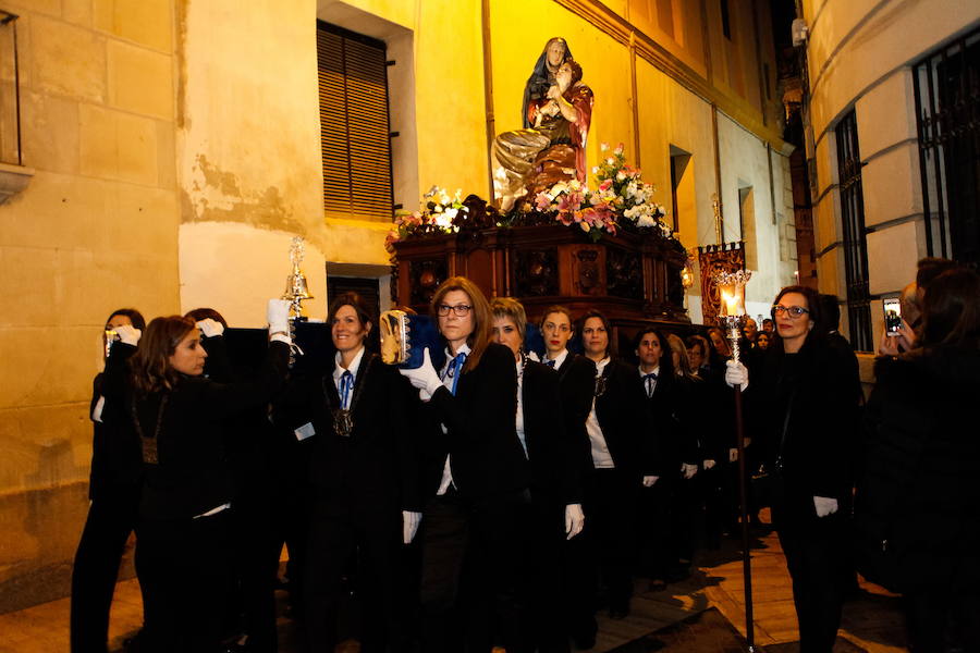 El paso solo para mujeres de La Salud sale a la calle. 