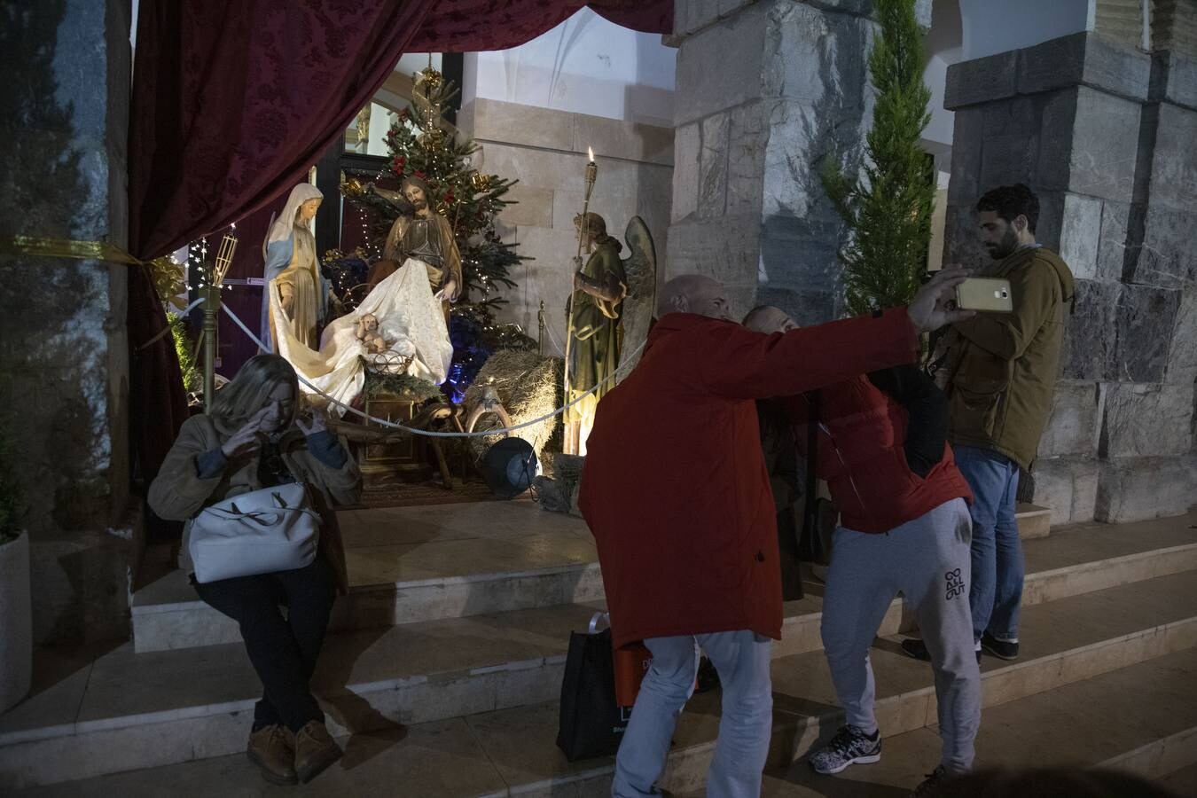 La parroquia Nuestra Señora del Carmen de Cartagena ha instalado en el atrio del templo un conjunto escultórico de la Sagrada Familia