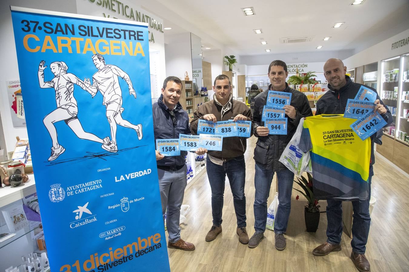 Cientos de corredores ya tienen su camiseta para la carrera de fin de año, que contará con dos mil participantes