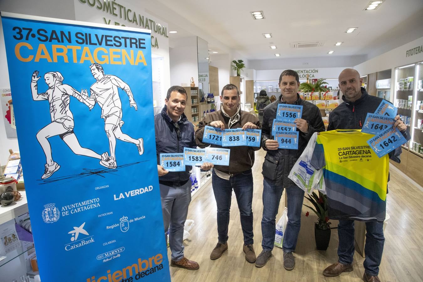 Cientos de corredores ya tienen su camiseta para la carrera de fin de año, que contará con dos mil participantes