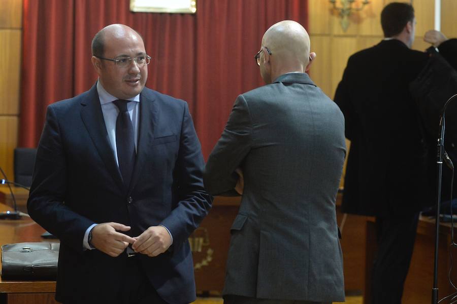 20/12/2018. Sánchez es absuelto del ‘caso Pasarelas’ por «la indolencia» de jueces y fiscales. La Audiencia señala que se vulneraron sus derechos al investigarle fuera del plazo legal. La sentencia abre una herida en la Audiencia Provincial.