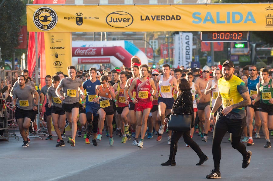 El deporte, los disfraces y el buen ambiente que reina en la San Silvestre tomaron el mando en la culminación perfecta del año para más de 4.500 corredores que estaban apuntados a la prueba de unos 6,5 kilómetros por el centro de la ciudad