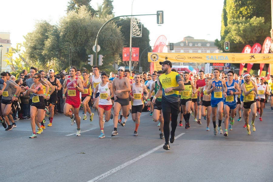 El deporte, los disfraces y el buen ambiente que reina en la San Silvestre tomaron el mando en la culminación perfecta del año para más de 4.500 corredores que estaban apuntados a la prueba de unos 6,5 kilómetros por el centro de la ciudad