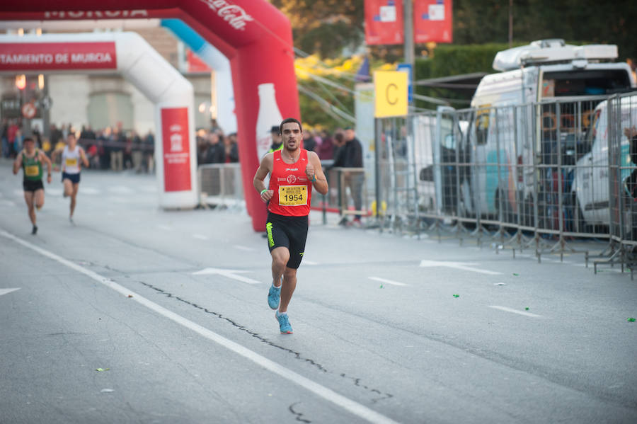 El deporte, los disfraces y el buen ambiente que reina en la San Silvestre tomaron el mando en la culminación perfecta del año para más de 4.500 corredores que estaban apuntados a la prueba de unos 6,5 kilómetros por el centro de la ciudad