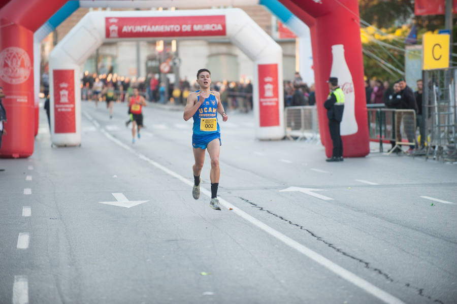 El deporte, los disfraces y el buen ambiente que reina en la San Silvestre tomaron el mando en la culminación perfecta del año para más de 4.500 corredores que estaban apuntados a la prueba de unos 6,5 kilómetros por el centro de la ciudad