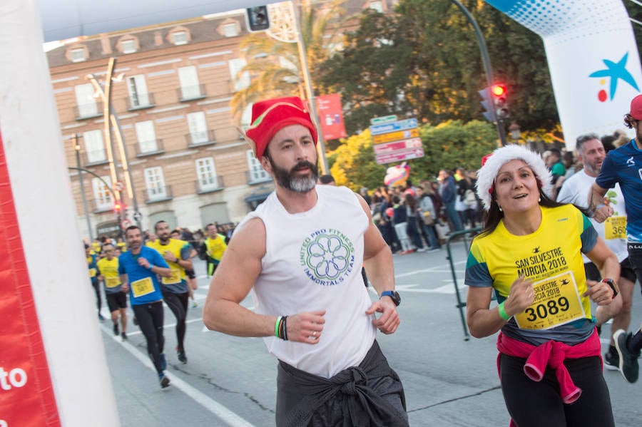 El deporte, los disfraces y el buen ambiente que reina en la San Silvestre tomaron el mando en la culminación perfecta del año para más de 4.500 corredores que estaban apuntados a la prueba de unos 6,5 kilómetros por el centro de la ciudad