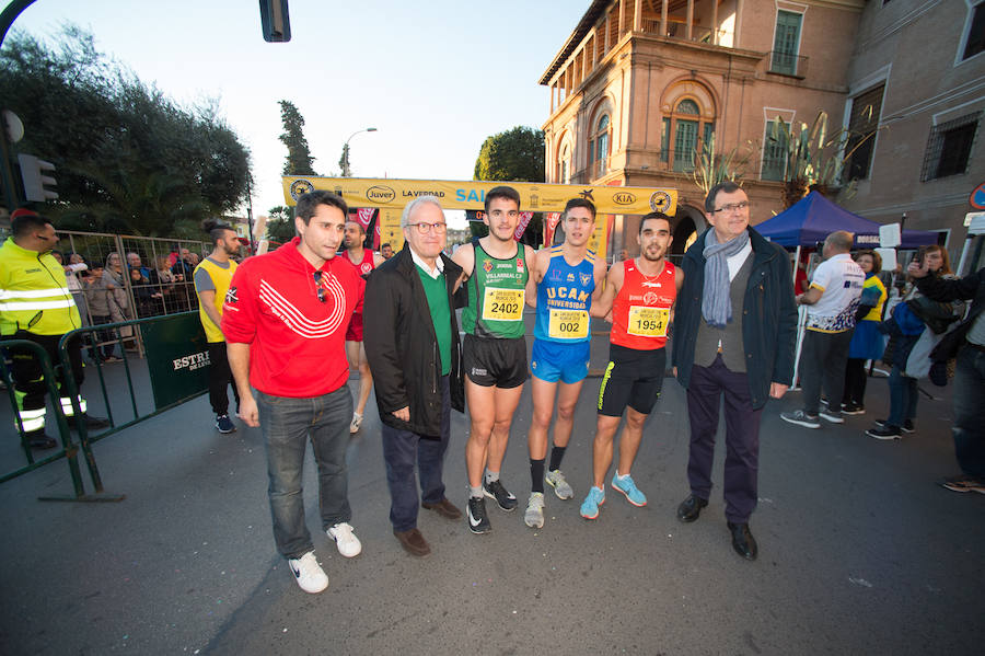 El deporte, los disfraces y el buen ambiente que reina en la San Silvestre tomaron el mando en la culminación perfecta del año para más de 4.500 corredores que estaban apuntados a la prueba de unos 6,5 kilómetros por el centro de la ciudad