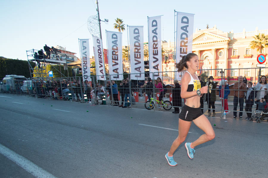 El deporte, los disfraces y el buen ambiente que reina en la San Silvestre tomaron el mando en la culminación perfecta del año para más de 4.500 corredores que estaban apuntados a la prueba de unos 6,5 kilómetros por el centro de la ciudad