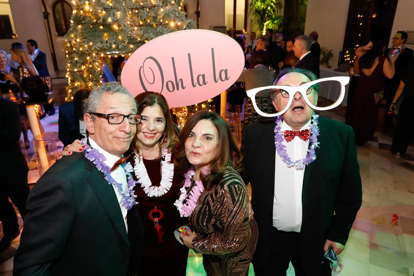 Tras las campanadas de la Glorieta, los murcianos celebraron el fin del año con sus mejores galas y buenos deseos. 