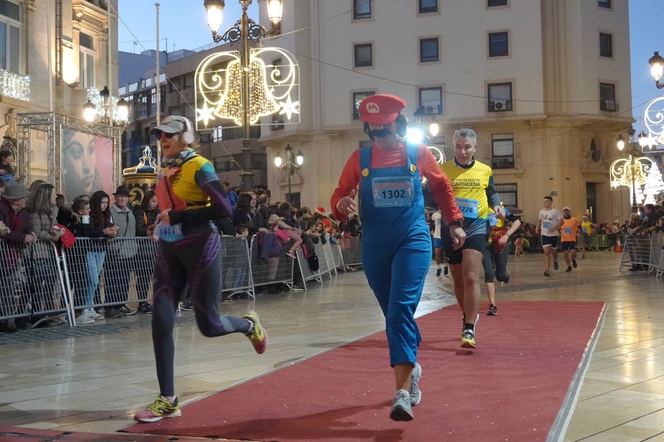 En la carrera más divertida del año no podían faltar los disfraces más simpáticos.