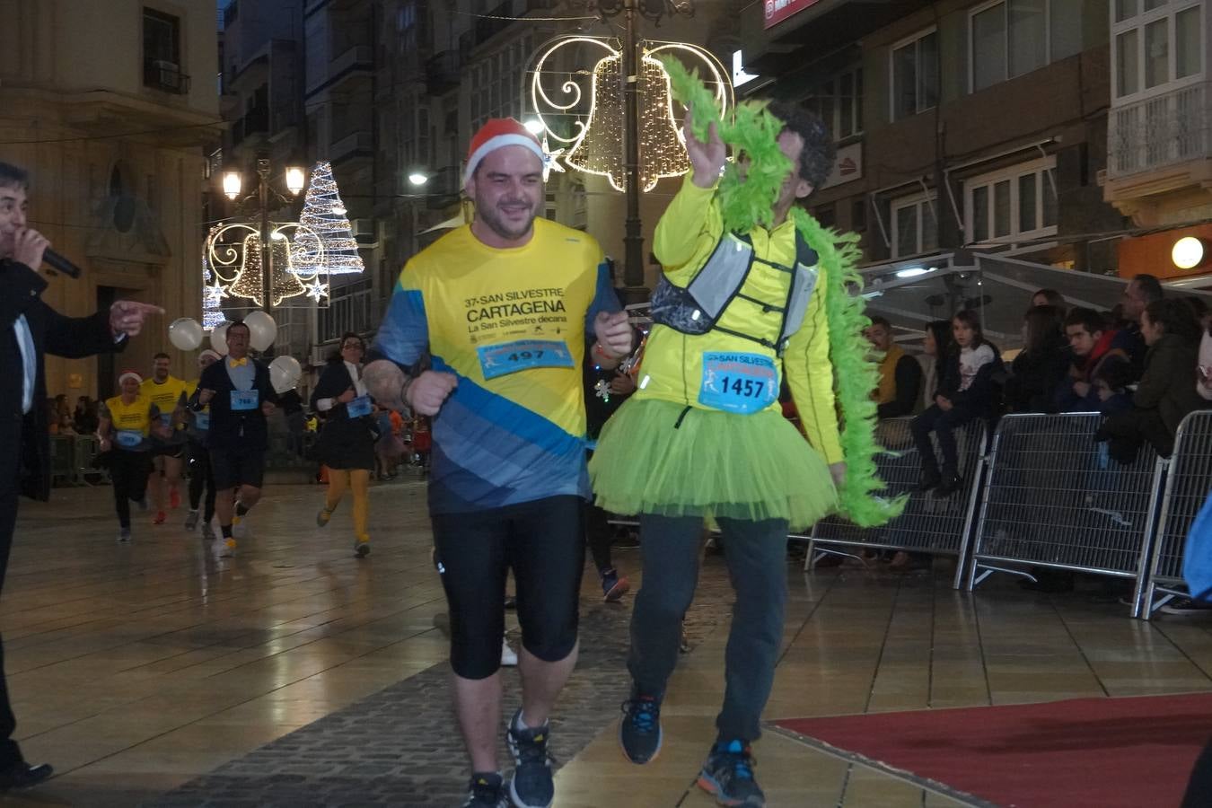 En la carrera más divertida del año no podían faltar los disfraces más simpáticos.