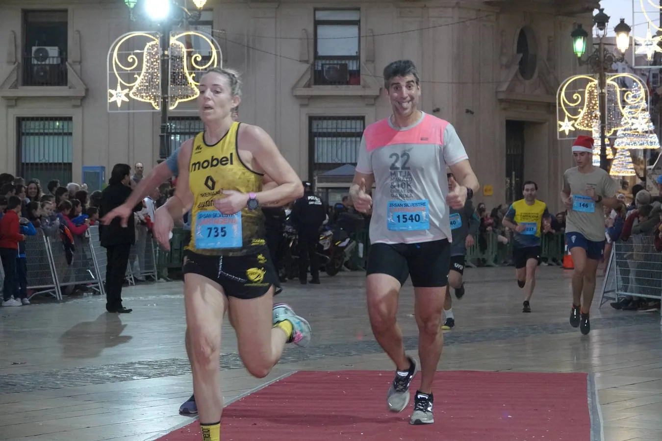 Más de 2.500 corredores convierten la San Silvestre de 2018 en la más concurrida de la historia, con triunfos de José Manuel Cortés y Sandra García Pagán.