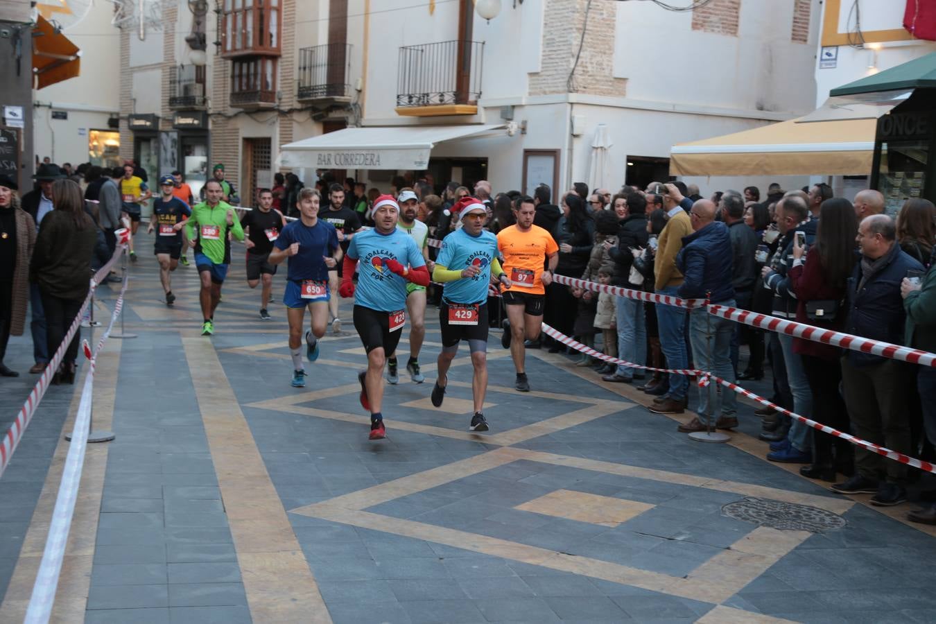 Casi un millar de corredores despiden el año disfrutando del deporte en la Ciudad del Sol por una buena causa