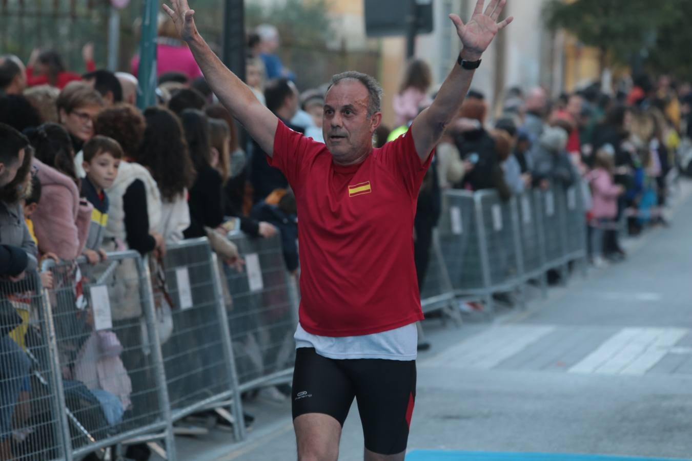 Casi un millar de corredores despiden el año disfrutando del deporte en la Ciudad del Sol por una buena causa