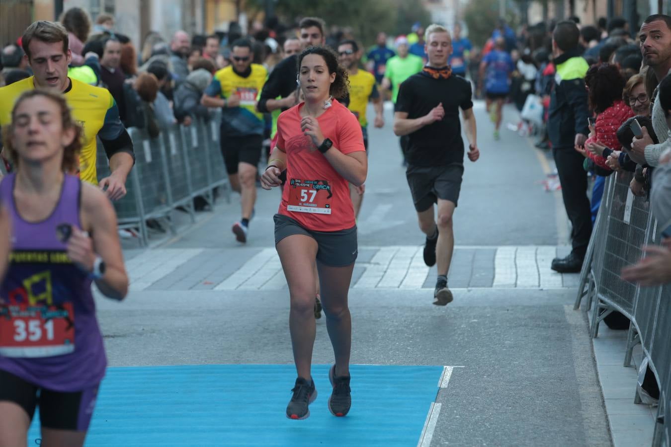 Casi un millar de corredores despiden el año disfrutando del deporte en la Ciudad del Sol por una buena causa