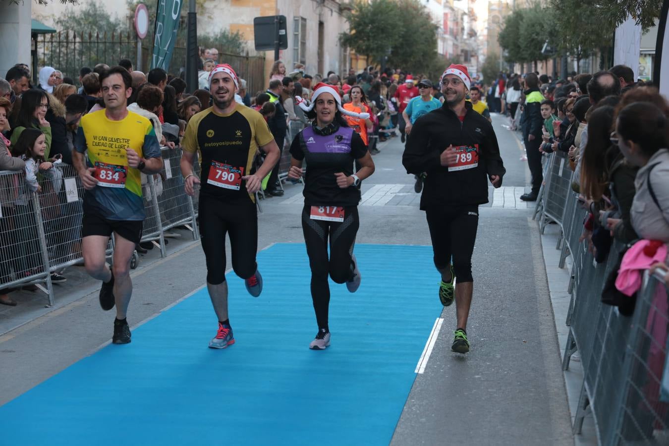 Casi un millar de corredores despiden el año disfrutando del deporte en la Ciudad del Sol por una buena causa