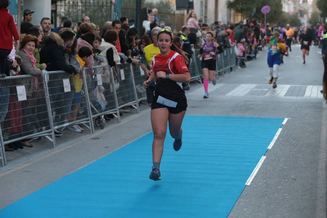 Casi un millar de corredores despiden el año disfrutando del deporte en la Ciudad del Sol por una buena causa