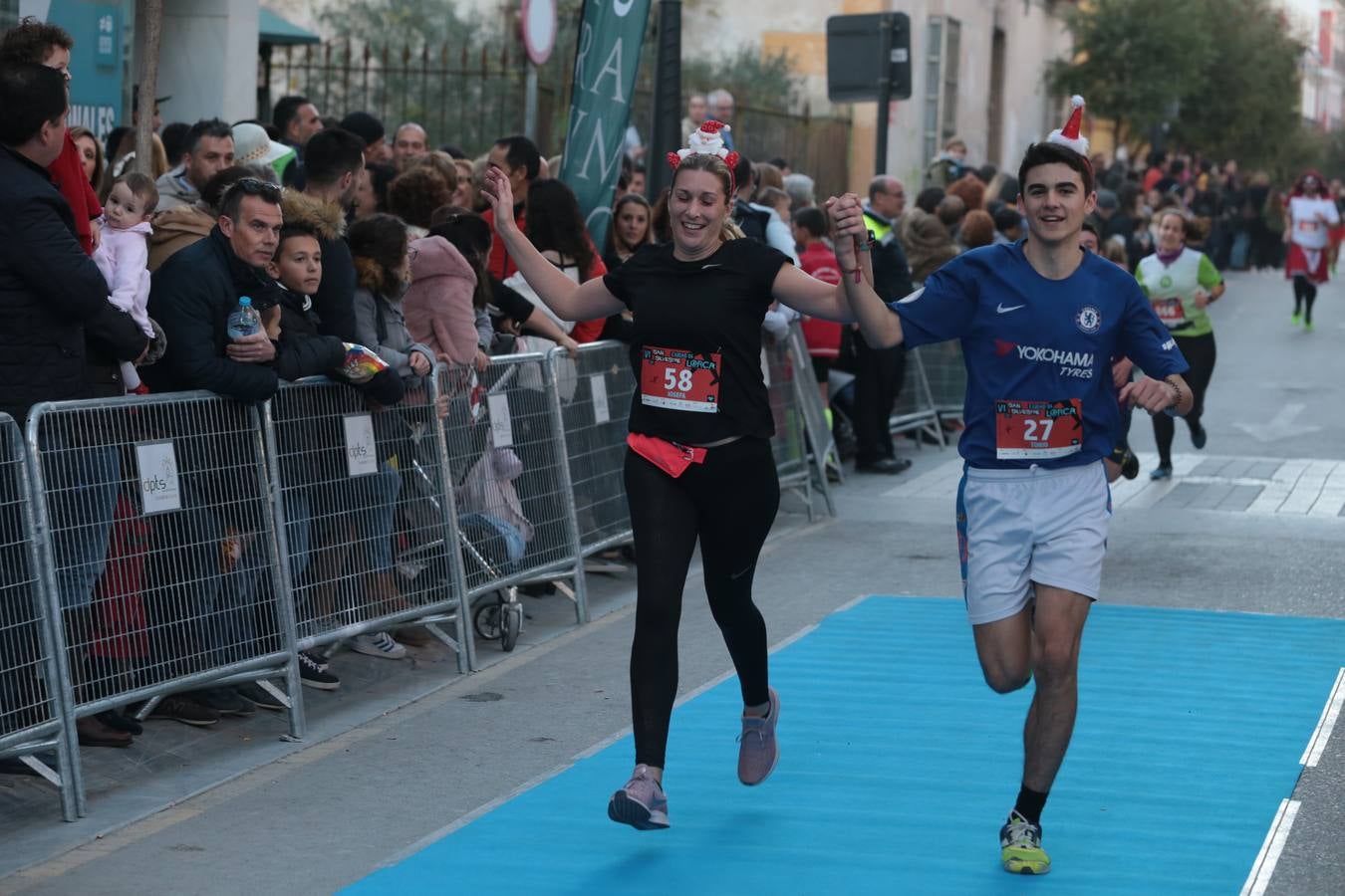 Casi un millar de corredores despiden el año disfrutando del deporte en la Ciudad del Sol por una buena causa