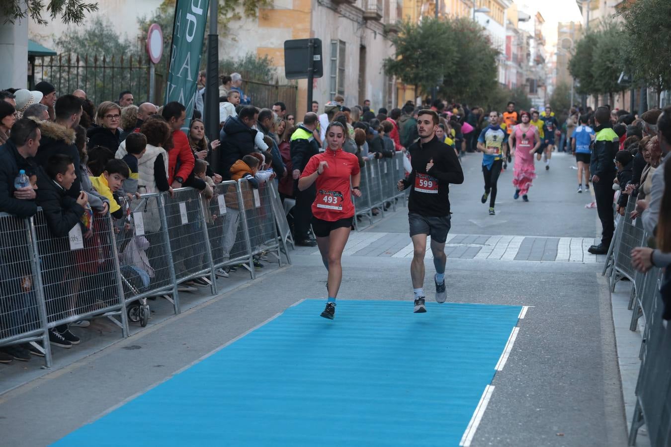 Casi un millar de corredores despiden el año disfrutando del deporte en la Ciudad del Sol por una buena causa