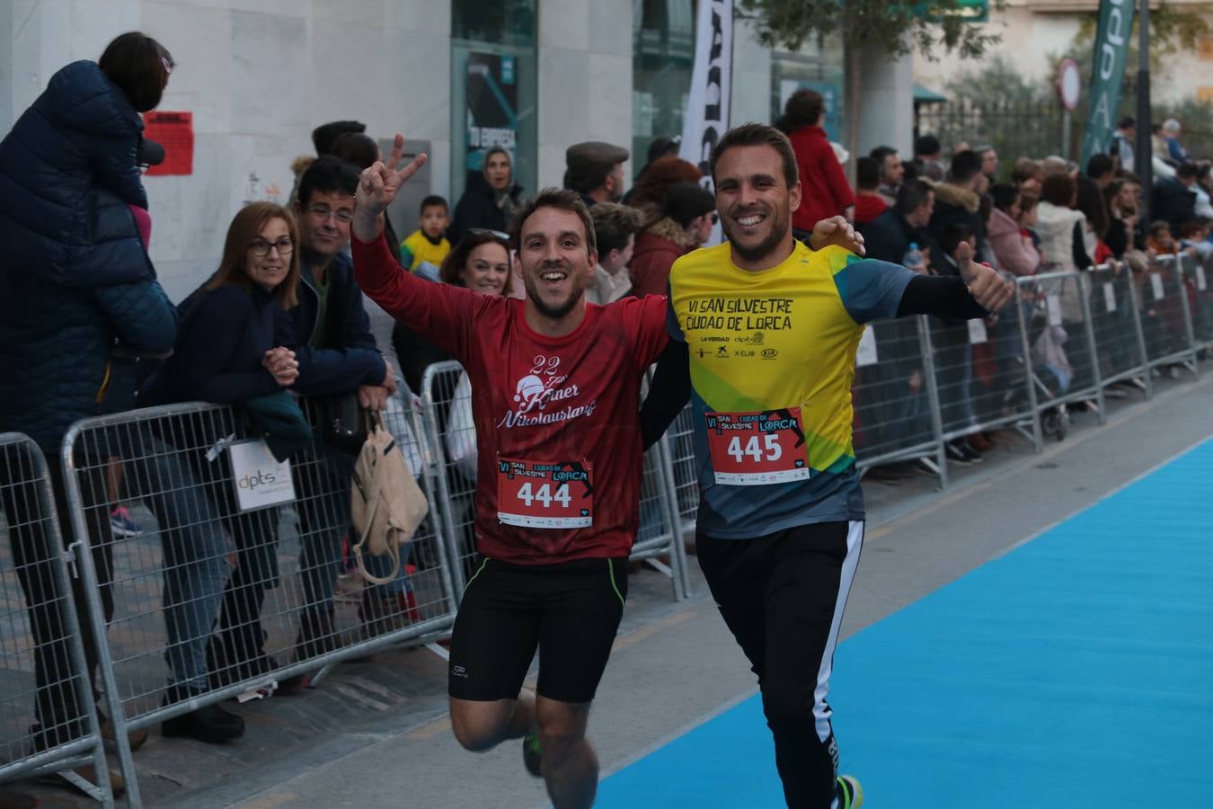 Casi un millar de corredores despiden el año disfrutando del deporte en la Ciudad del Sol por una buena causa