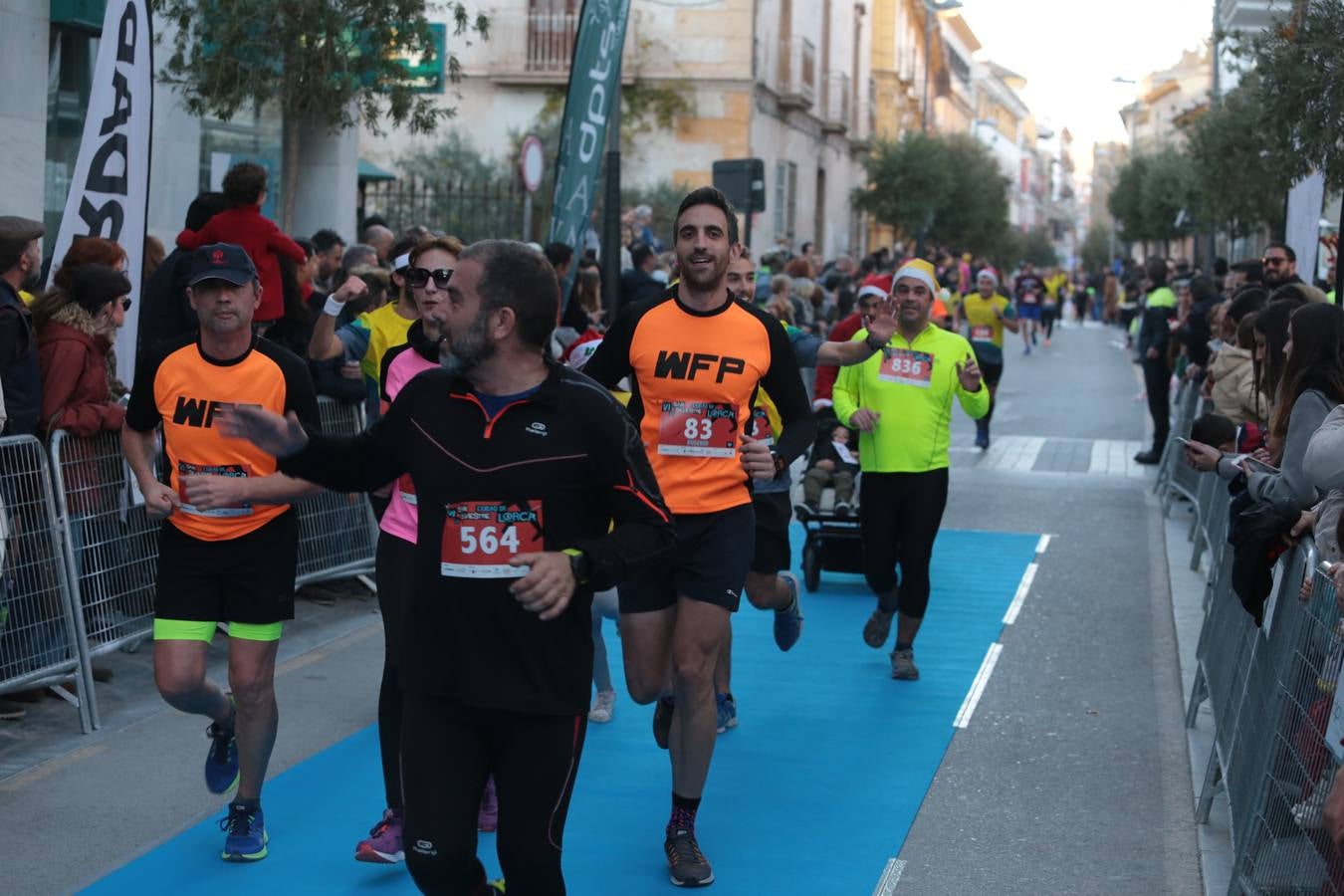 Casi un millar de corredores despiden el año disfrutando del deporte en la Ciudad del Sol por una buena causa