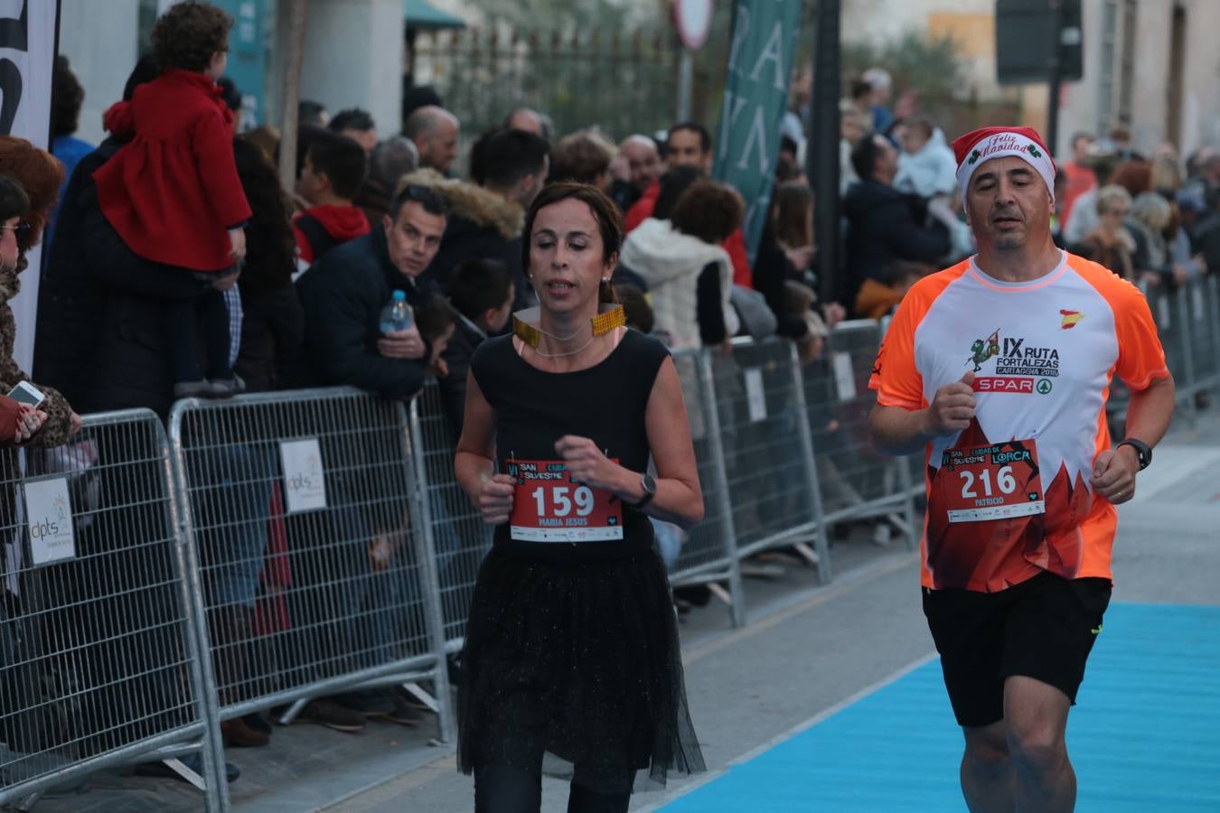 Casi un millar de corredores despiden el año disfrutando del deporte en la Ciudad del Sol por una buena causa