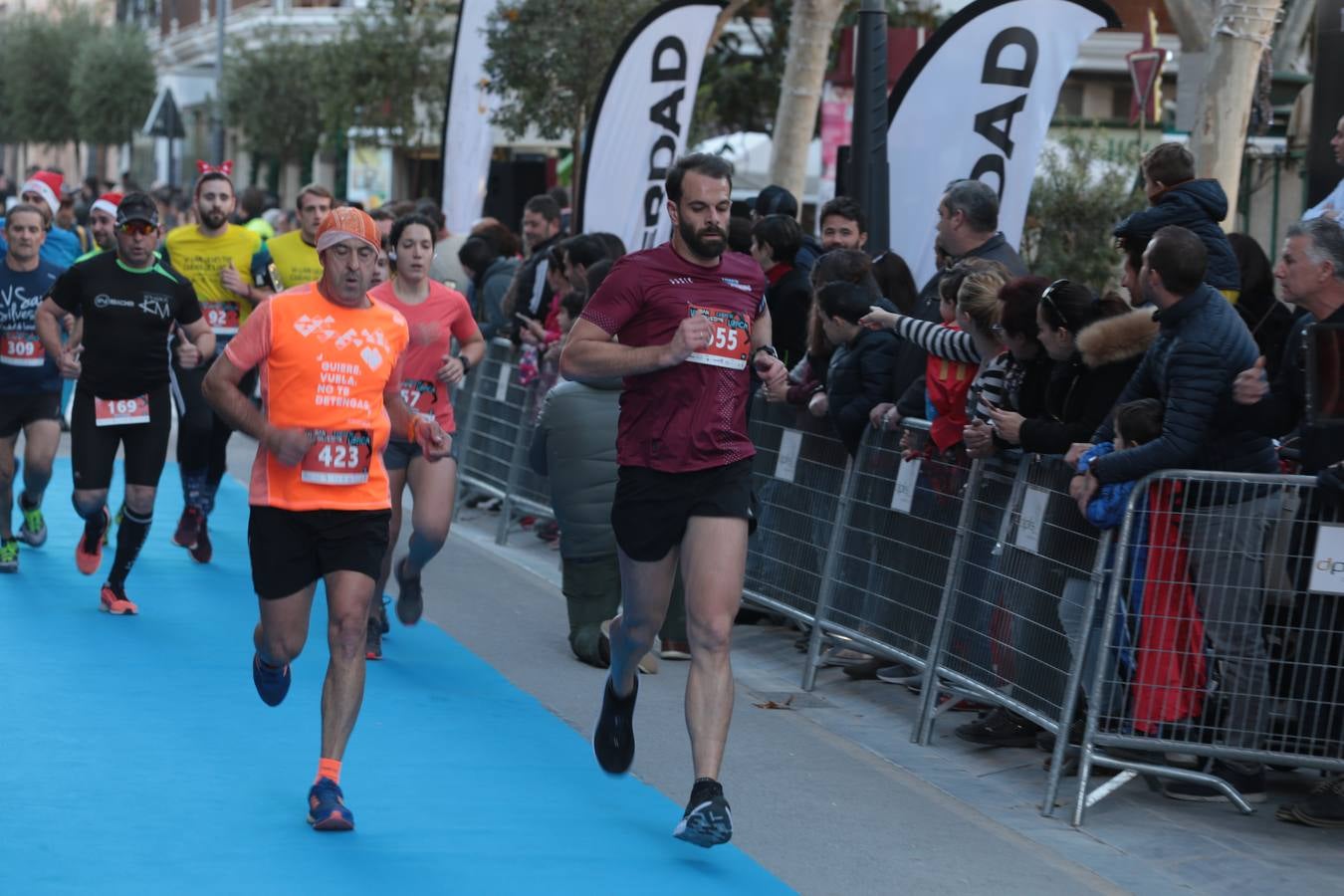 Casi un millar de corredores despiden el año disfrutando del deporte en la Ciudad del Sol por una buena causa