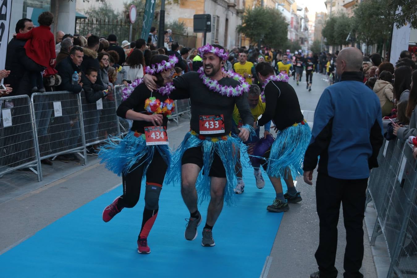 Casi un millar de corredores despiden el año disfrutando del deporte en la Ciudad del Sol por una buena causa