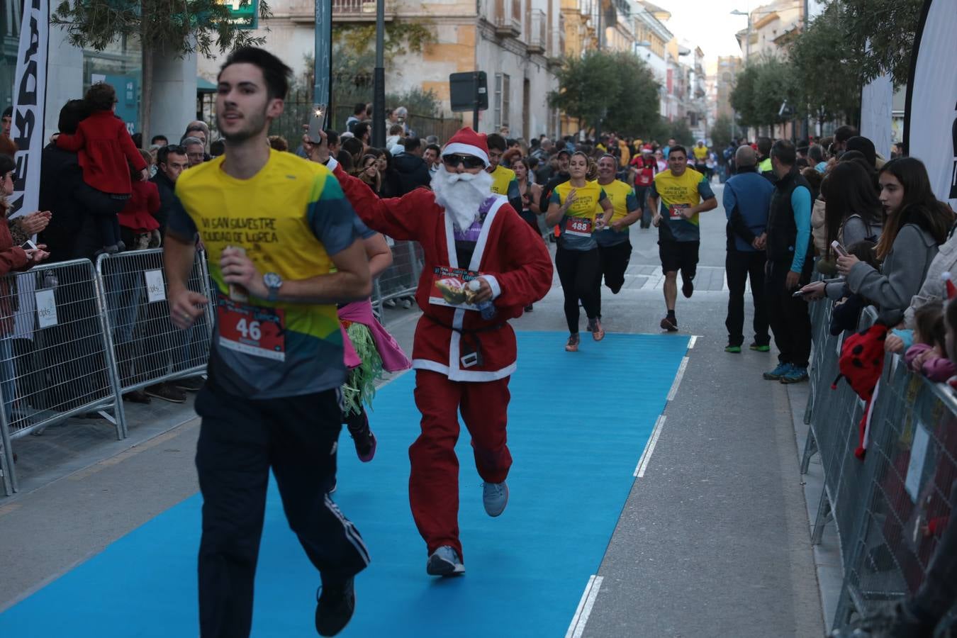 Casi un millar de corredores despiden el año disfrutando del deporte en la Ciudad del Sol por una buena causa