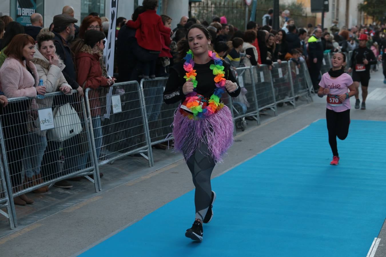 Casi un millar de corredores despiden el año disfrutando del deporte en la Ciudad del Sol por una buena causa