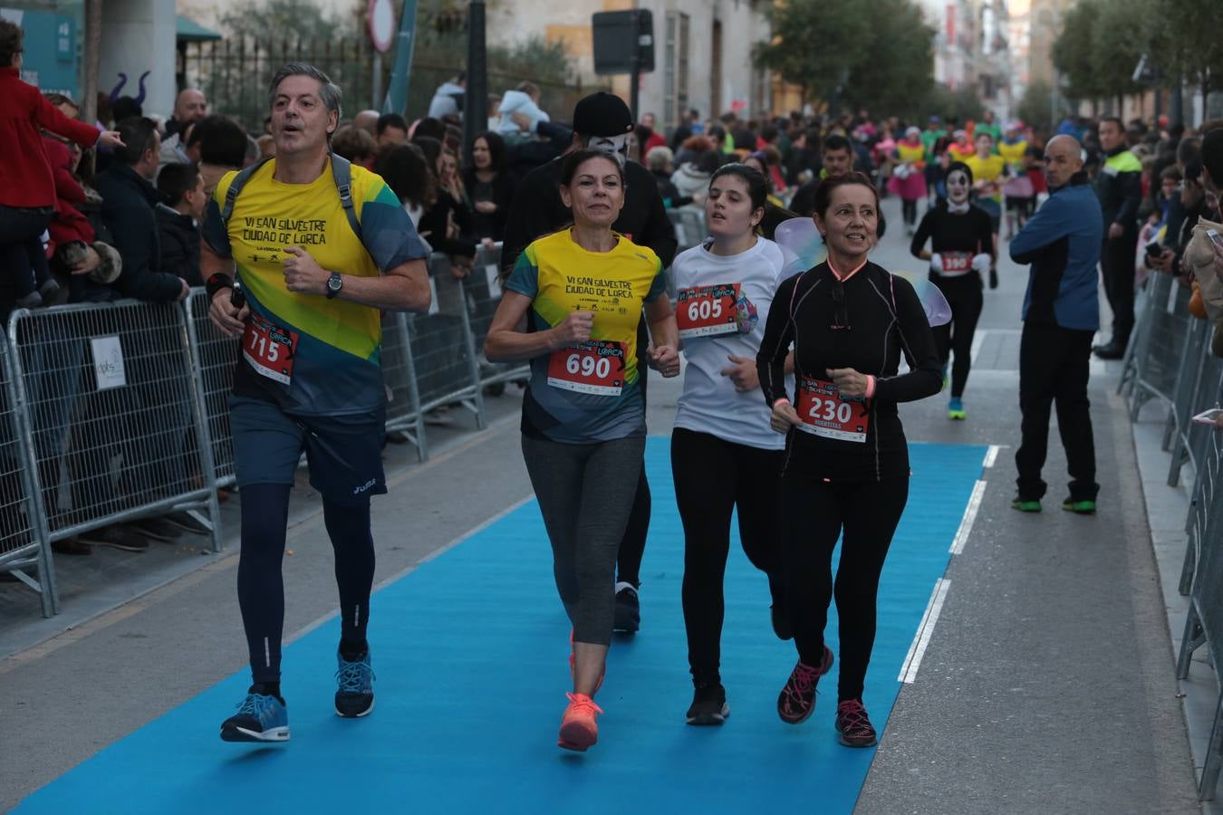 Casi un millar de corredores despiden el año disfrutando del deporte en la Ciudad del Sol por una buena causa