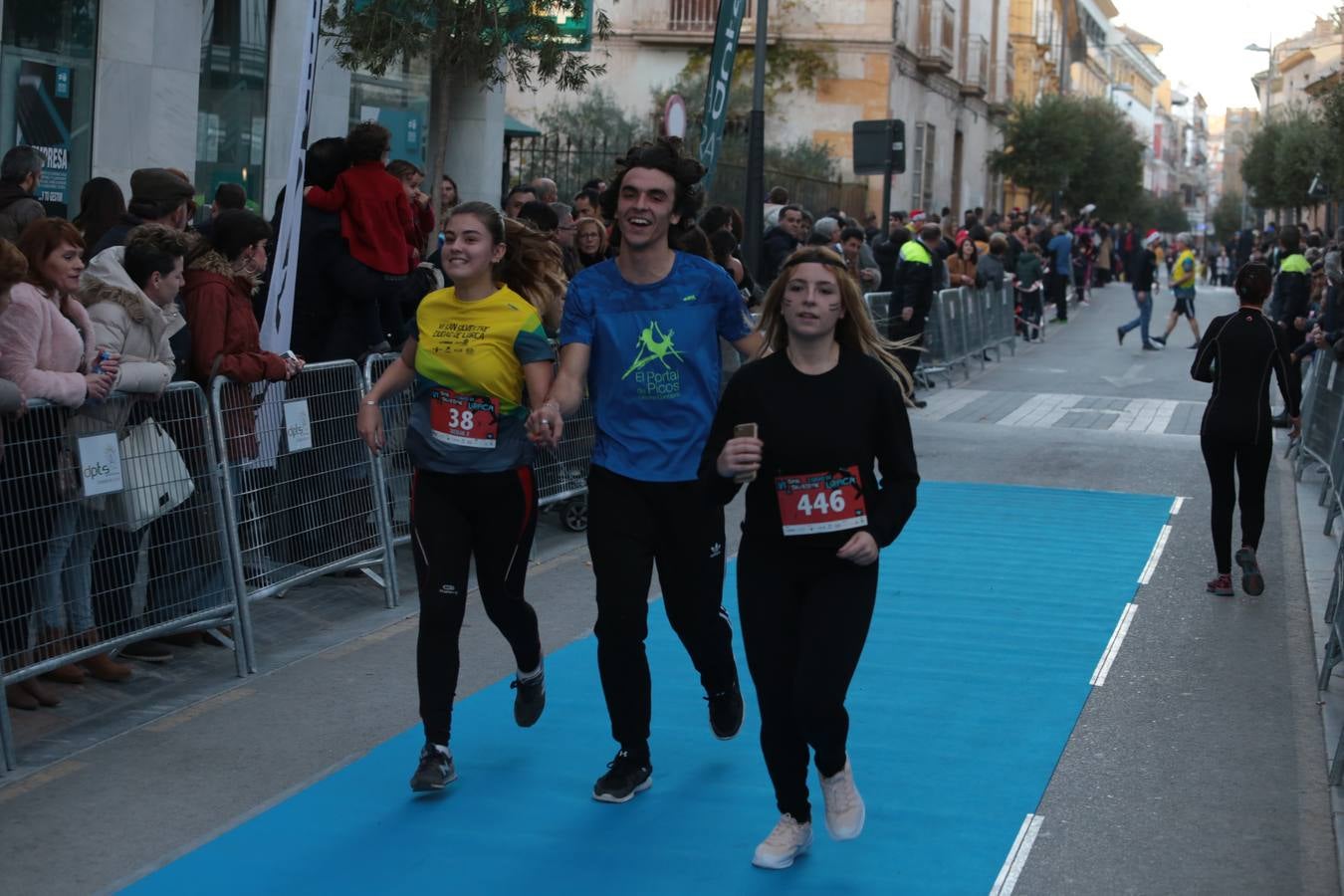 Casi un millar de corredores despiden el año disfrutando del deporte en la Ciudad del Sol por una buena causa