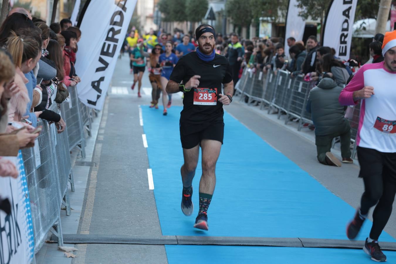 Casi un millar de corredores despiden el año disfrutando del deporte en la Ciudad del Sol por una buena causa