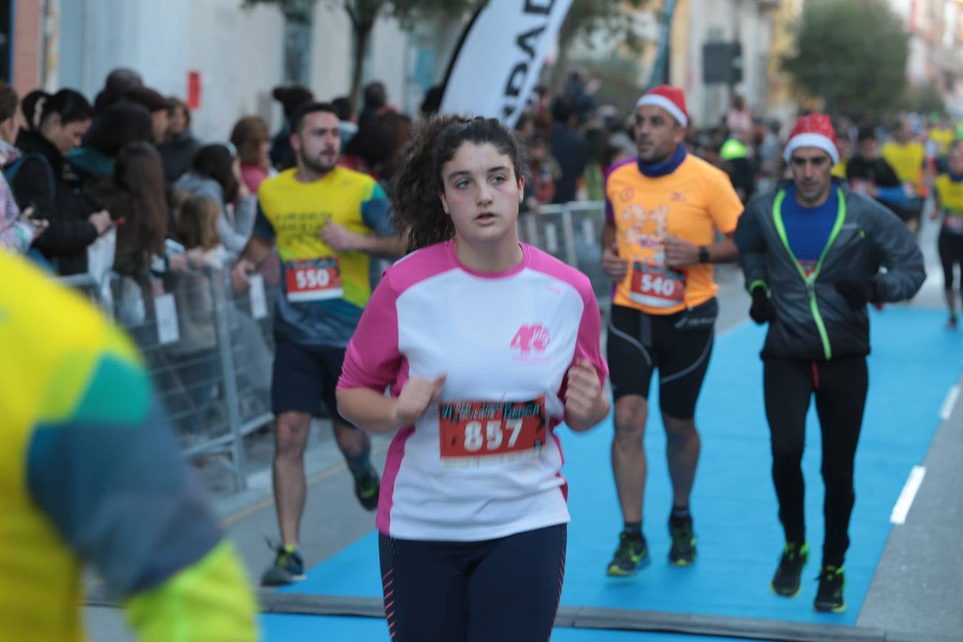 Casi un millar de corredores despiden el año disfrutando del deporte en la Ciudad del Sol por una buena causa