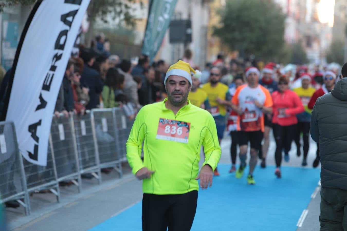 Casi un millar de corredores despiden el año disfrutando del deporte en la Ciudad del Sol por una buena causa