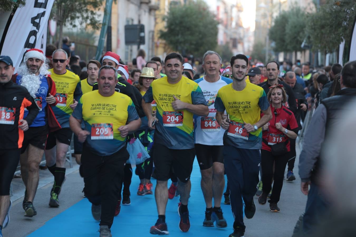 Casi un millar de corredores despiden el año disfrutando del deporte en la Ciudad del Sol por una buena causa