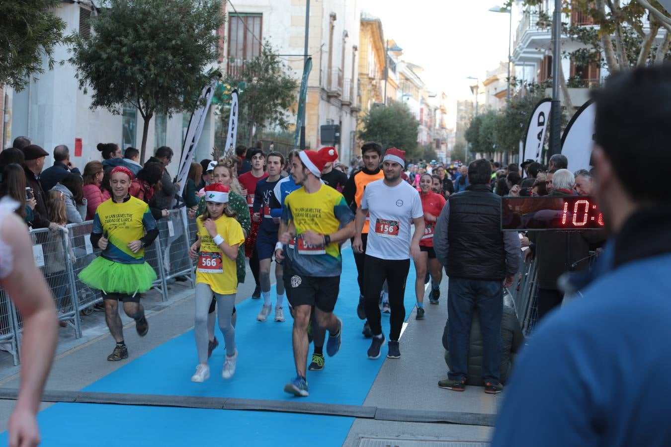 Casi un millar de corredores despiden el año disfrutando del deporte en la Ciudad del Sol por una buena causa