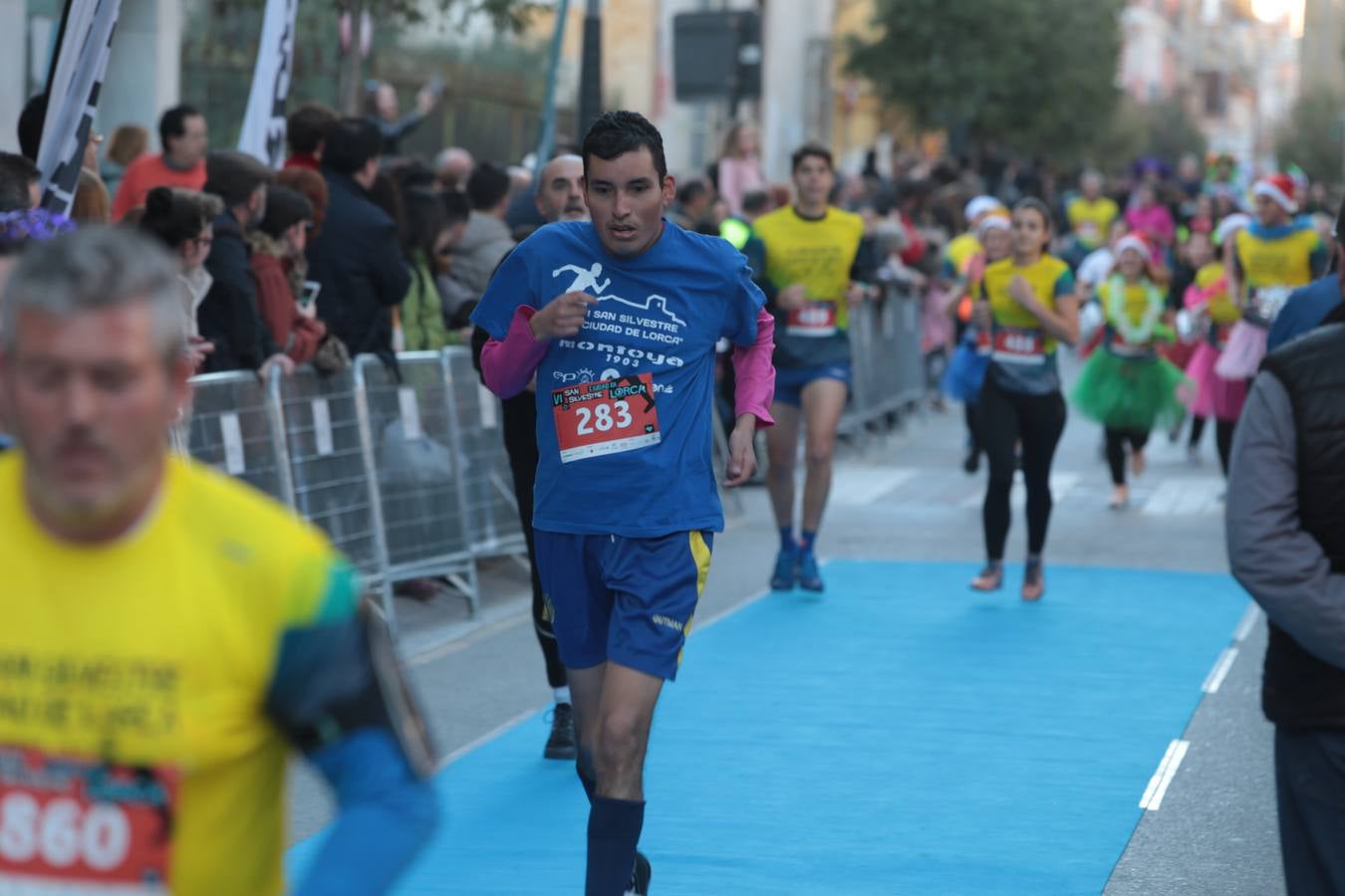 Casi un millar de corredores despiden el año disfrutando del deporte en la Ciudad del Sol por una buena causa