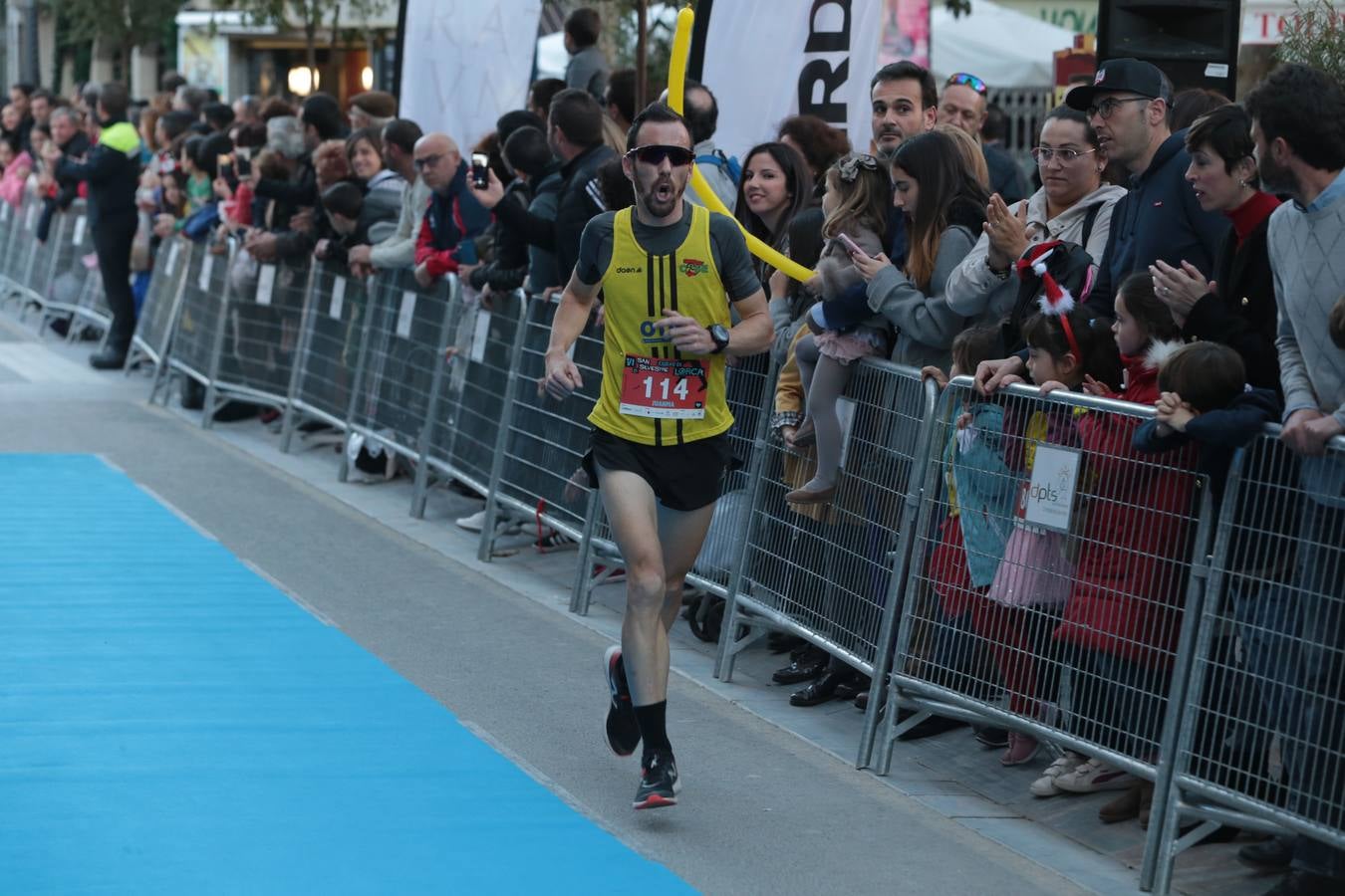 Casi un millar de corredores despiden el año disfrutando del deporte en la Ciudad del Sol por una buena causa