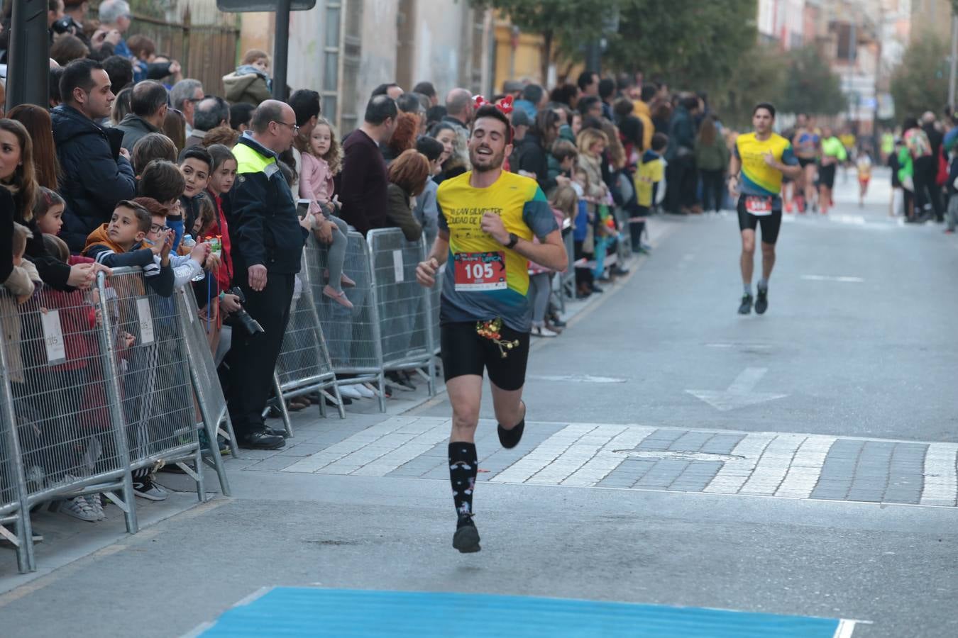 Casi un millar de corredores despiden el año disfrutando del deporte en la Ciudad del Sol por una buena causa