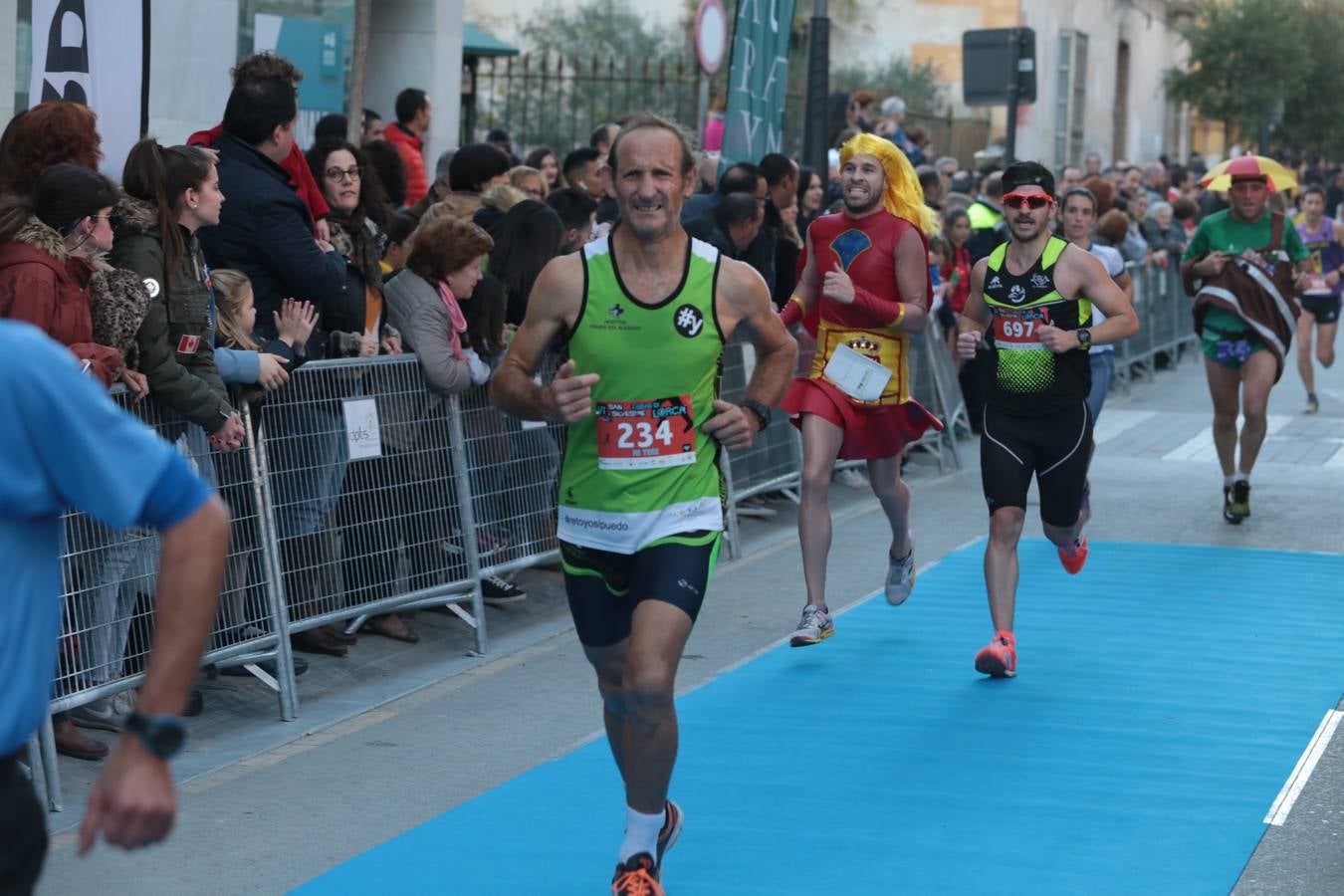 Casi un millar de corredores despiden el año disfrutando del deporte en la Ciudad del Sol por una buena causa