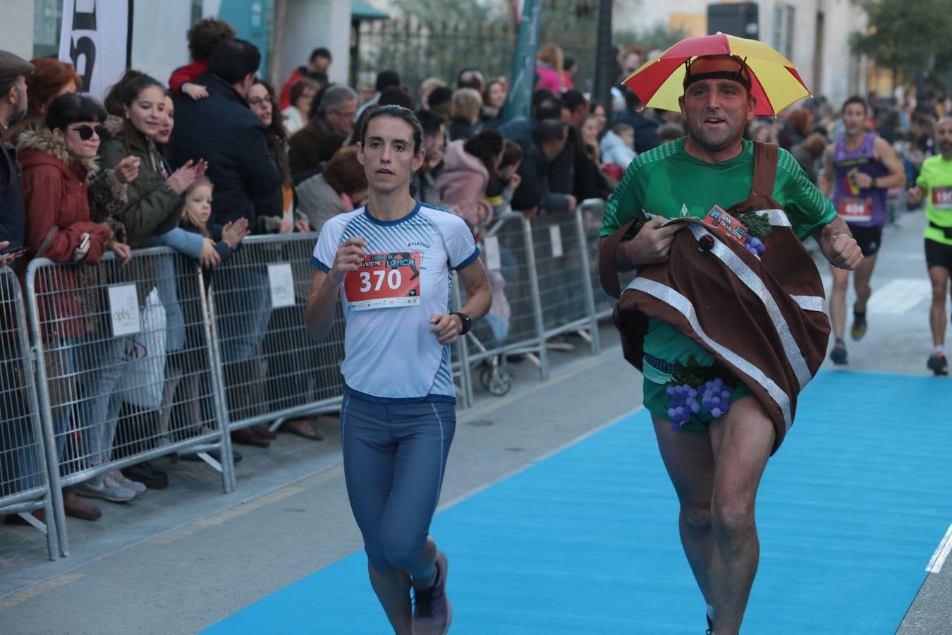 Casi un millar de corredores despiden el año disfrutando del deporte en la Ciudad del Sol por una buena causa