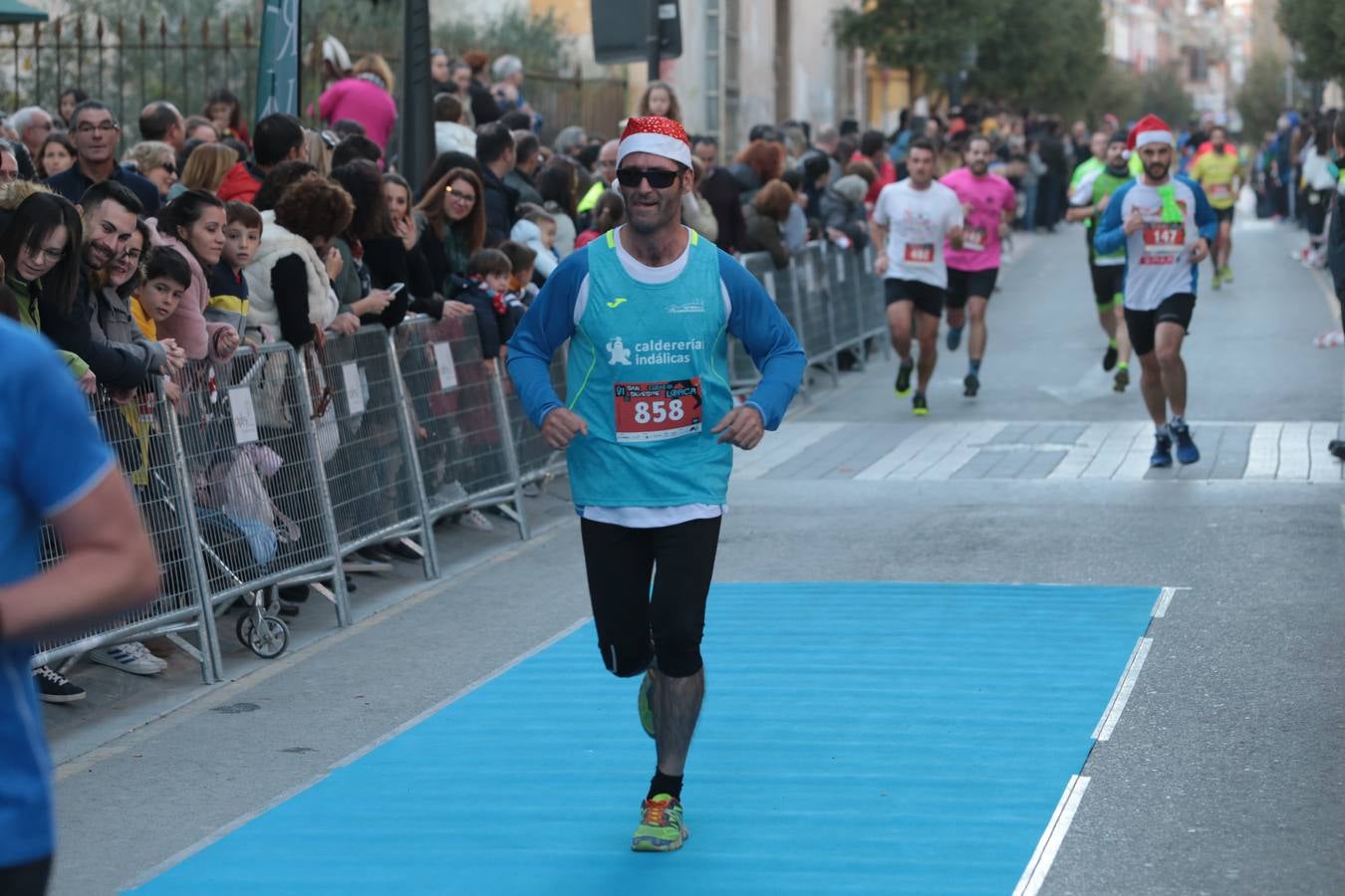 Casi un millar de corredores despiden el año disfrutando del deporte en la Ciudad del Sol por una buena causa