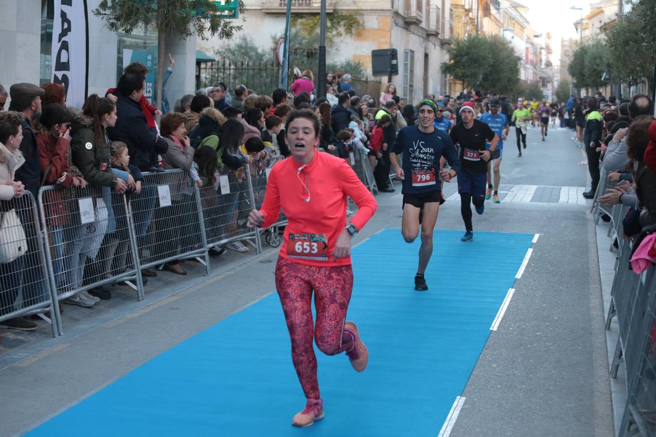 Casi un millar de corredores despiden el año disfrutando del deporte en la Ciudad del Sol por una buena causa