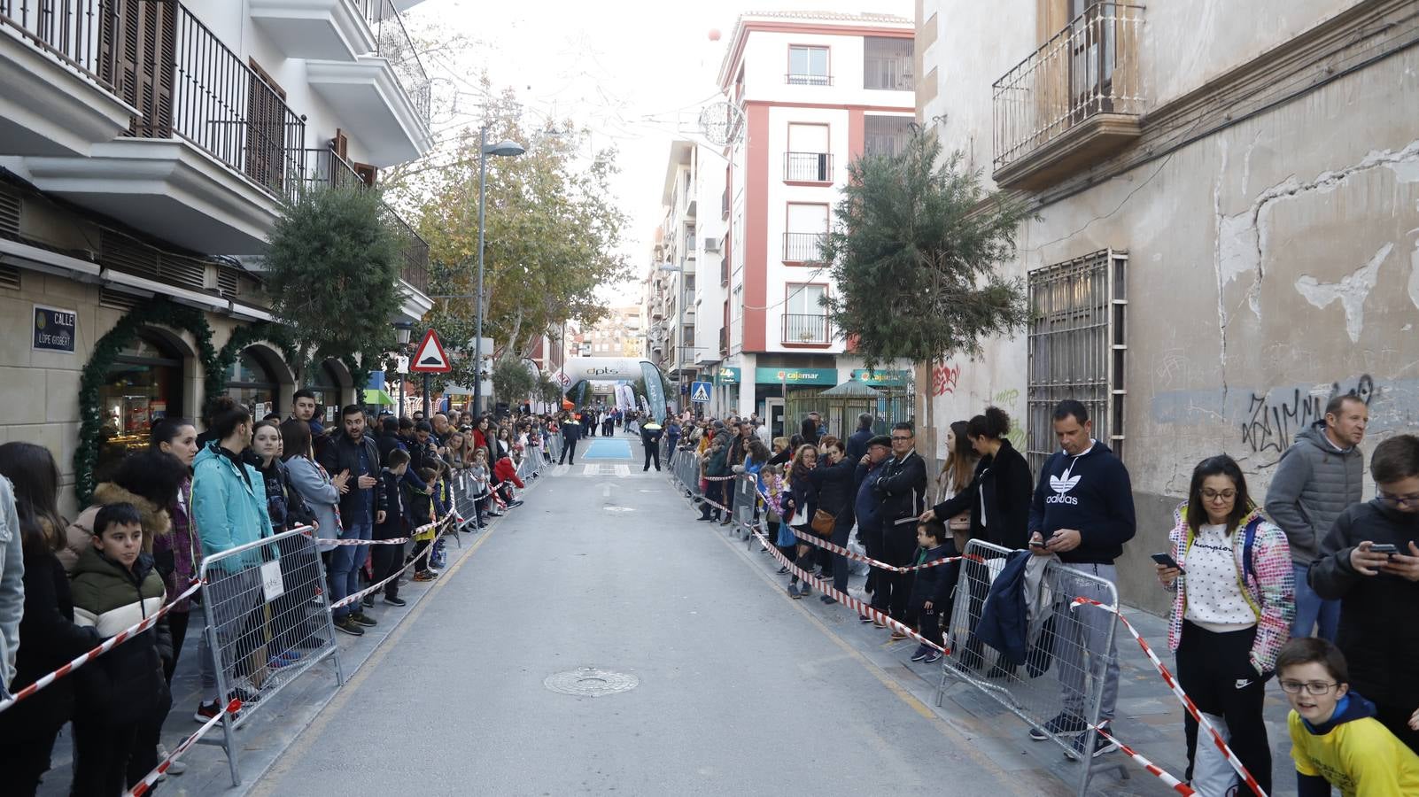 Los disfraces más divertidos y originales corrieron por las calles de la Ciudad del Sol en la última carrera del año.