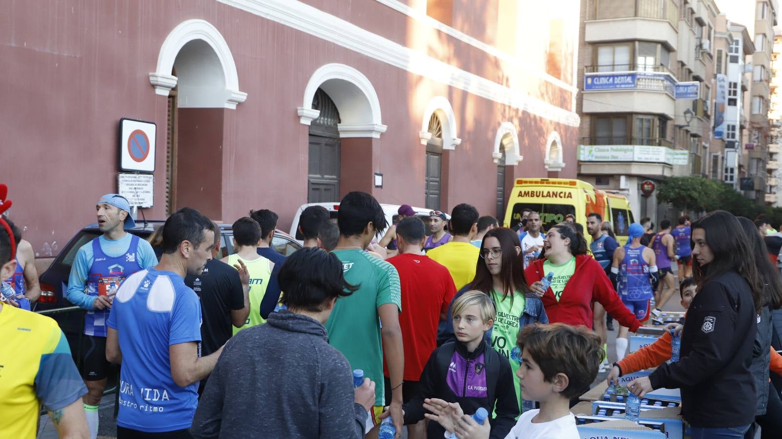 Los disfraces más divertidos y originales corrieron por las calles de la Ciudad del Sol en la última carrera del año.